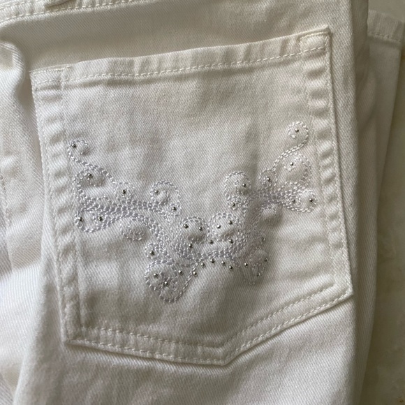 3/$30 EUC Lee classic white jeans - Picture 7 of 8